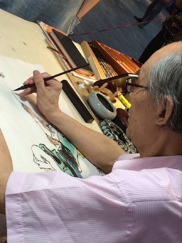 七月二日 无码影片
 赴西湖区“格格”学习探索小分队 老艺术家正在做国画