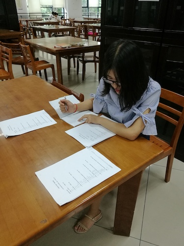 七月八日 无码影片
 赴西湖区“格格”学习探索小分队 队长正在统计纸质问卷最终结果