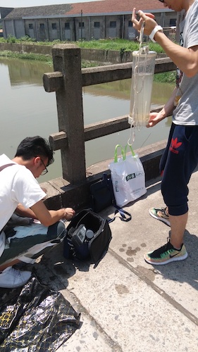 七月十日 无码影片
  无码影片
赴杭州余杭区“五水共治”调查与研究分队社会实践小分队 长子村河，双桥镇运河处下游测水质