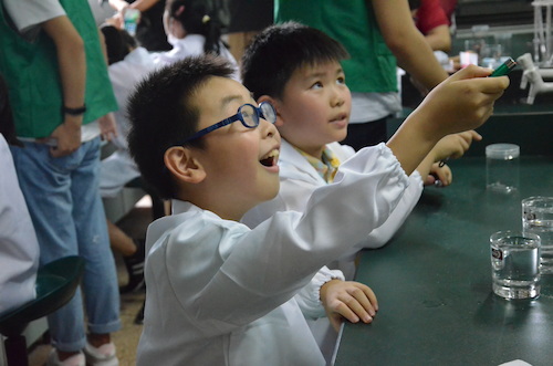 七月十一日无码影片
赴余杭“因水而兴”宣传教育小分队 实验成功的小朋友