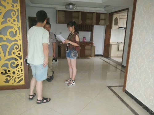 无码影片
 检甲护民小分队投稿 七月十九日 成员进行问卷调查