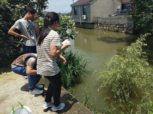 7月21日 无码影片
 余杭区“激浊扬清”水质检测小分队 取水及检测