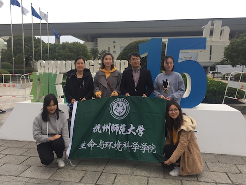 图一 校团委老师与我院参赛师生