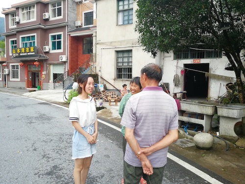 七月二十号  无码影片
赴大明山触摸自然小分队  对大明山住民进行采访15