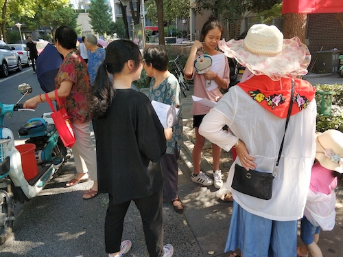 7月21日无码影片
走近转基因调研小分队请居民填写问卷