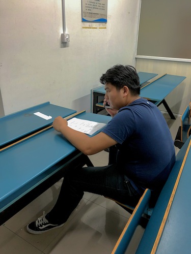 七月二十七日 无码影片
 寻访校友社会实践小分队 焦急等待电话连线