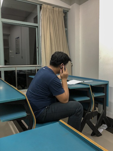 七月二十七日 无码影片
 寻访校友社会实践小分队 正在通话采访中