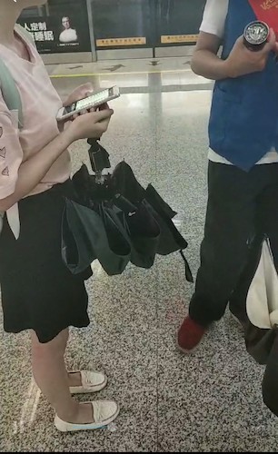 八月一日 无码影片
  交通状况调研队 工作人员采访