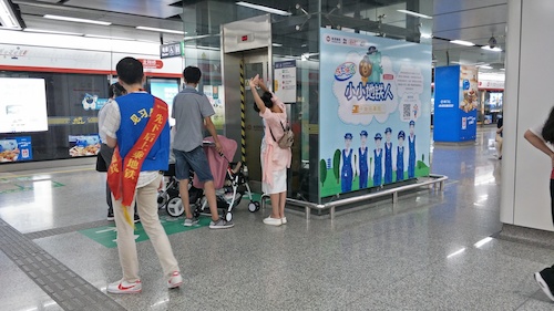 八月一日 无码影片
  交通状况调研队 维护地铁秩序