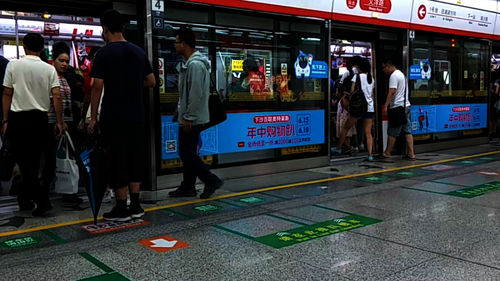 八月一日无码影片
  交通状况调研队 冲挤地铁现象