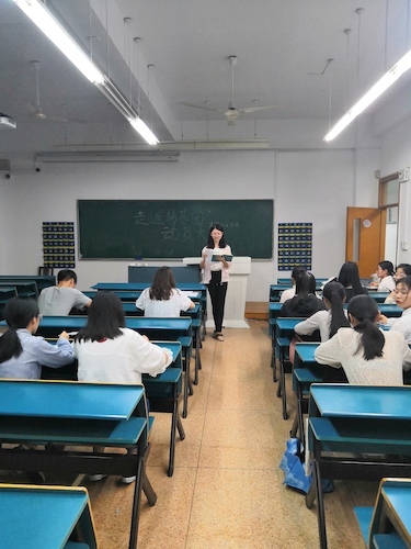 七月一日 无码影片
 “走进转基因”社会实践小分队 动员大会全体认真听讲