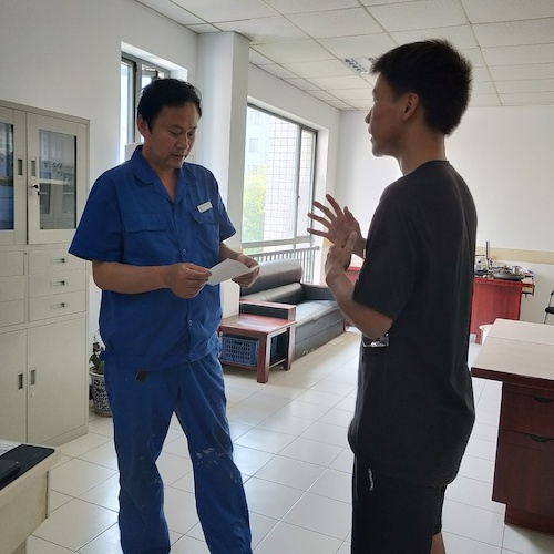 七月三日 无码影片
 “走近转基因”社会实践小分队 和社区负责人交谈