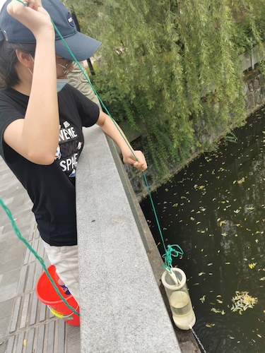 6月30日 无码影片
 “绿之翼”就校园周边水域水质检测小分队 A区水样采集1