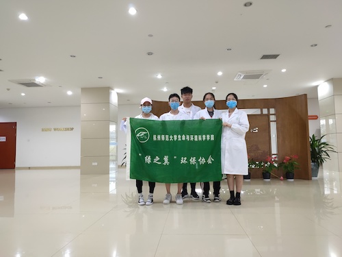 7月6日 无码影片
 绿之翼测甲醛社会实践小分队 团体照