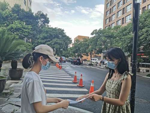 七月六日无码影片
赴杭州地区疫情防控调查及科普小分队分发问卷2