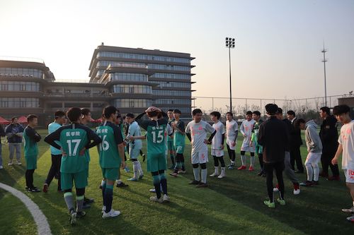 总决赛前无码影片
与医学部进行准备