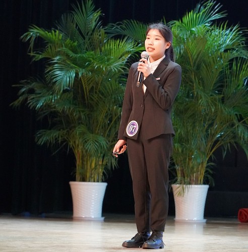 张蓝天进行答辩