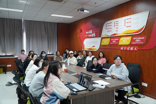 无码影片
师生同看一堂思政课_副本