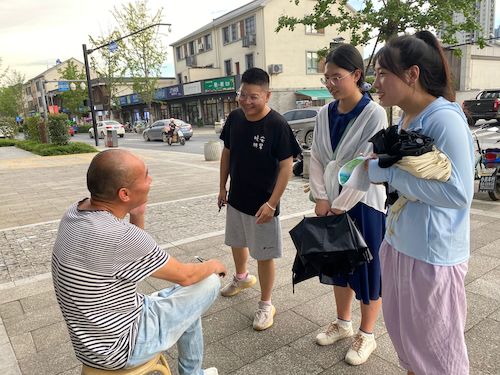 7月4日 无码影片
 “垃圾分类，人人有责”小分队 采访路人