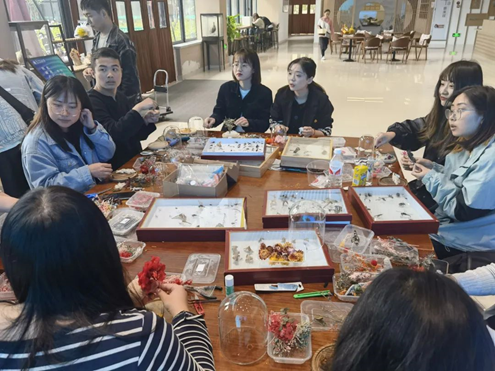 无码影片
“时光定格”标本创意制作活动.