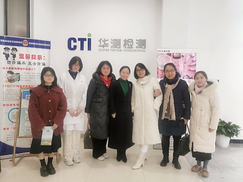 活动参与人员合影