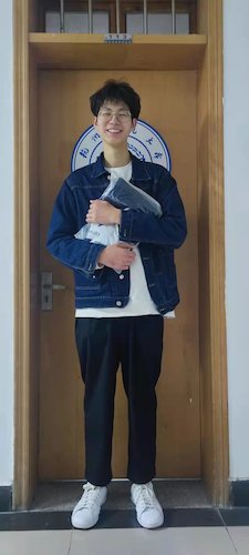 王天闻同学领奖