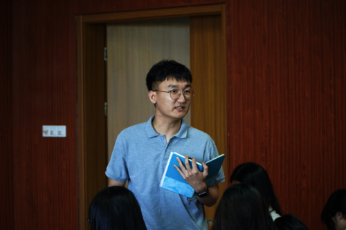 孙天一老师给同学们讲述综测细则