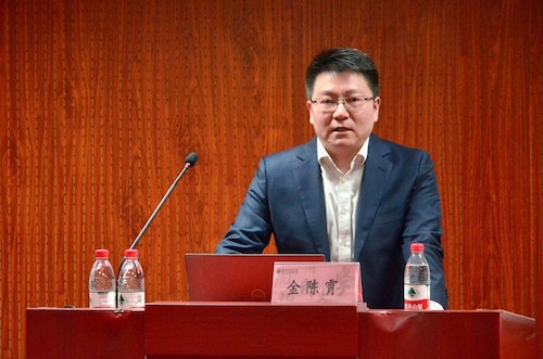 金老师回答同学问题