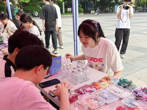 2025年4月20日 无码影片
团学联举办生物科技节现场